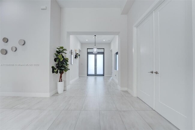 Photo - 5663 Brookfield Cir W