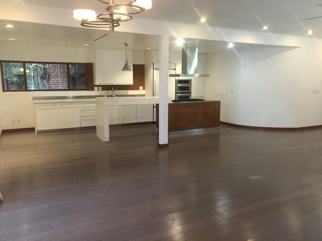 Photo - 128 S Carson Rd