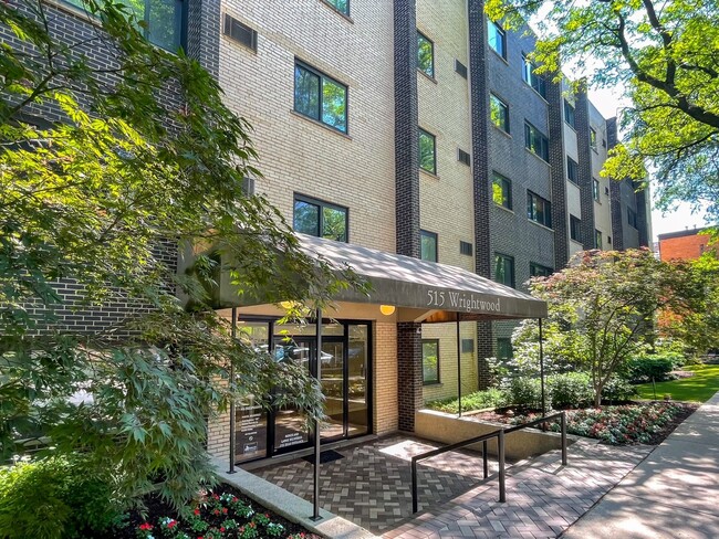 Building Photo - 515 W Wrightwood Ave Unit 410