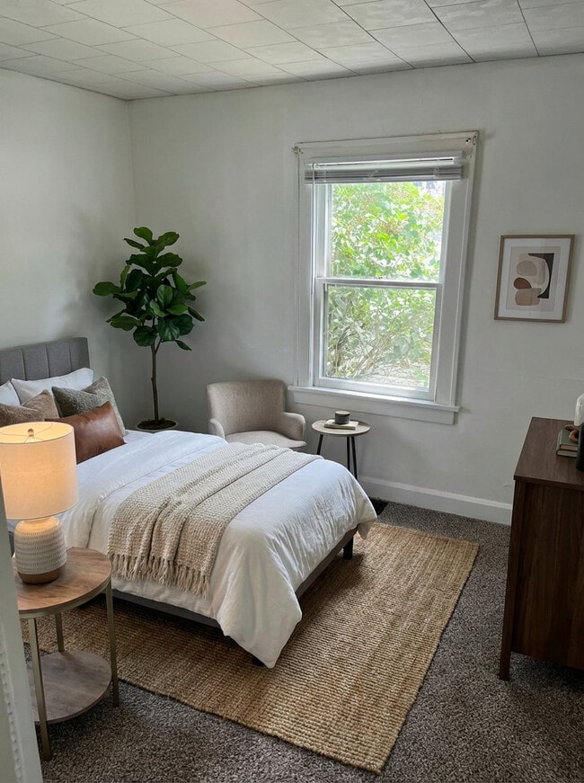 Photo - 927 W Bethel Ave