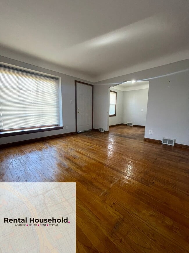 Building Photo - ~ 3 BEDROOM 1 BATH BUNGALOW SECURTIY DEPOSIT SPECIAL ~$500