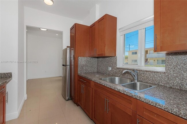 Building Photo - 3723 1/2 NW 7th St Rental