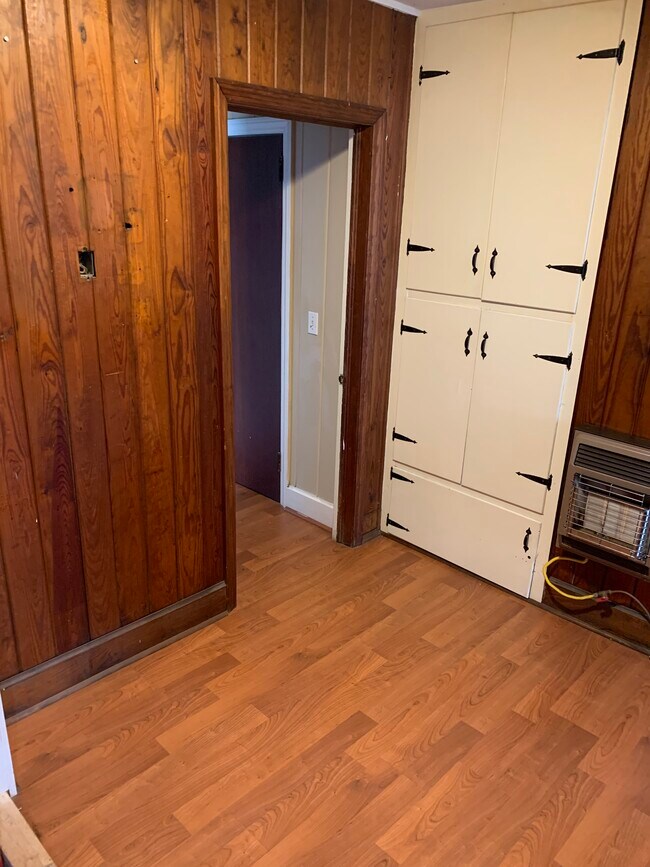 Entry Hallway - 503 19th St E Unit 1
