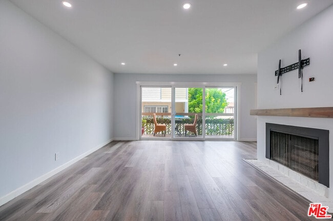 Photo - 230 S Catalina Ave Unit 102