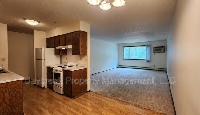 Photo - 3024-9 1/2 9 1/2 St N