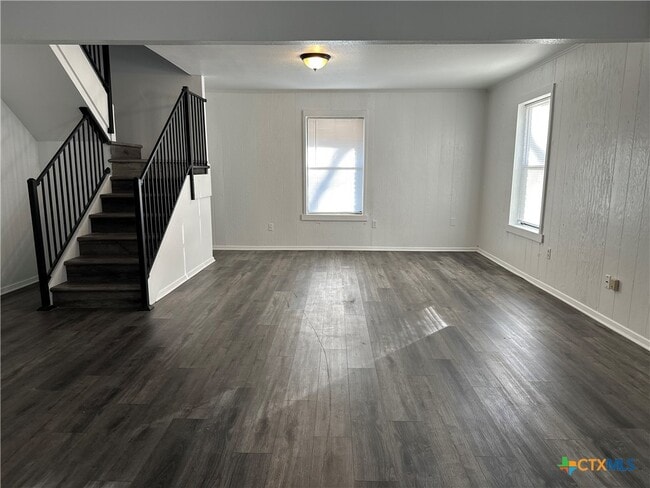 Photo - 882 Buerger Ln