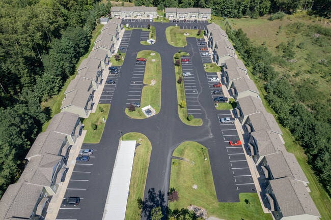 Beautiful Holiday Hills - Holiday Village Townhomes