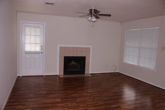 Photo - 2001 Alex Ave Unidad A