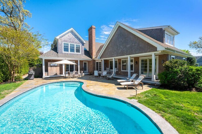 Photo - 32 W Neck Cir