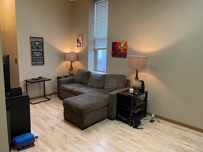 Photo - 104 W Main St Unidad 1A