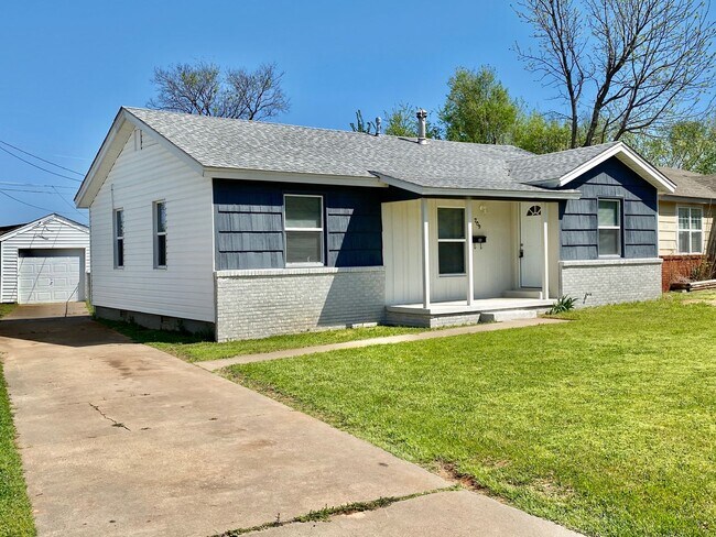 Photo - 709 E Steed Dr