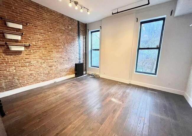 Building Photo - 480 Greene Ave Unit 3R