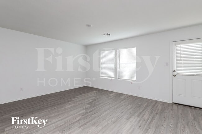 Photo - 5402 Basil Chase