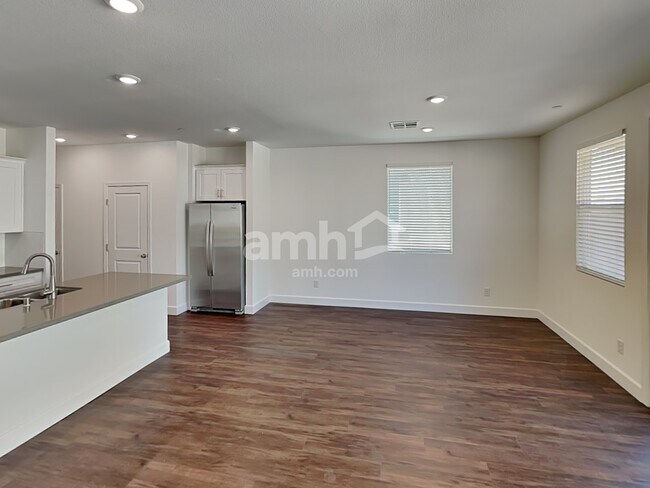 Photo - 104 Island Plumeria Ln