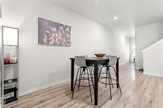 Photo - 1840 Fabian Wy SW