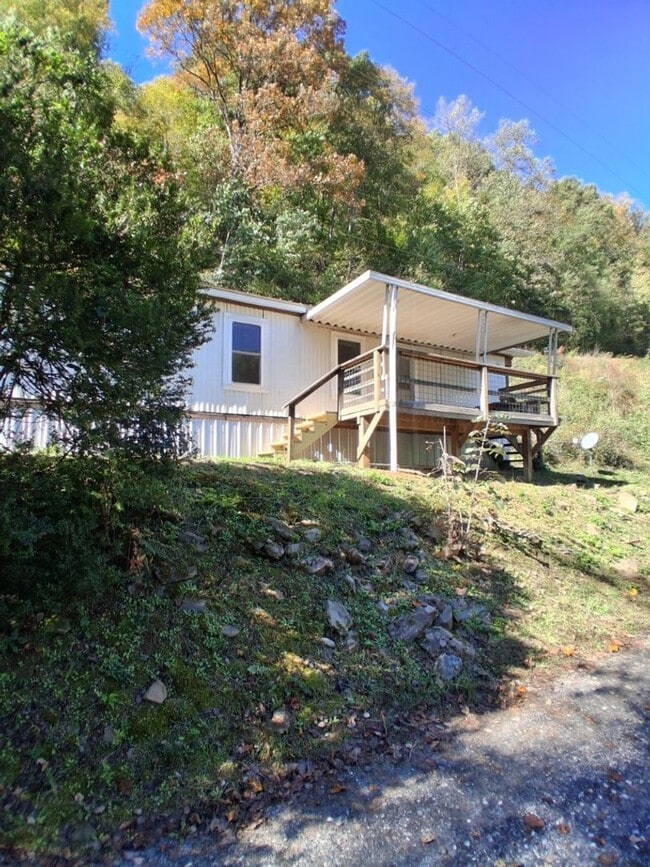 Photo - $1,800 - 2 Bedroom / 1 Bath Mobile Home Si...