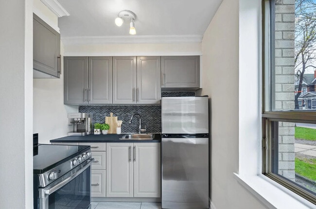 Photo - 1 Springhurst Ave