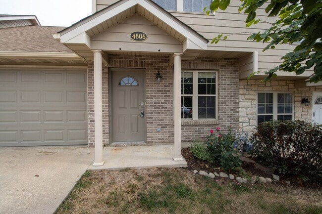 Photo - Condominium Convenience in Columbia!