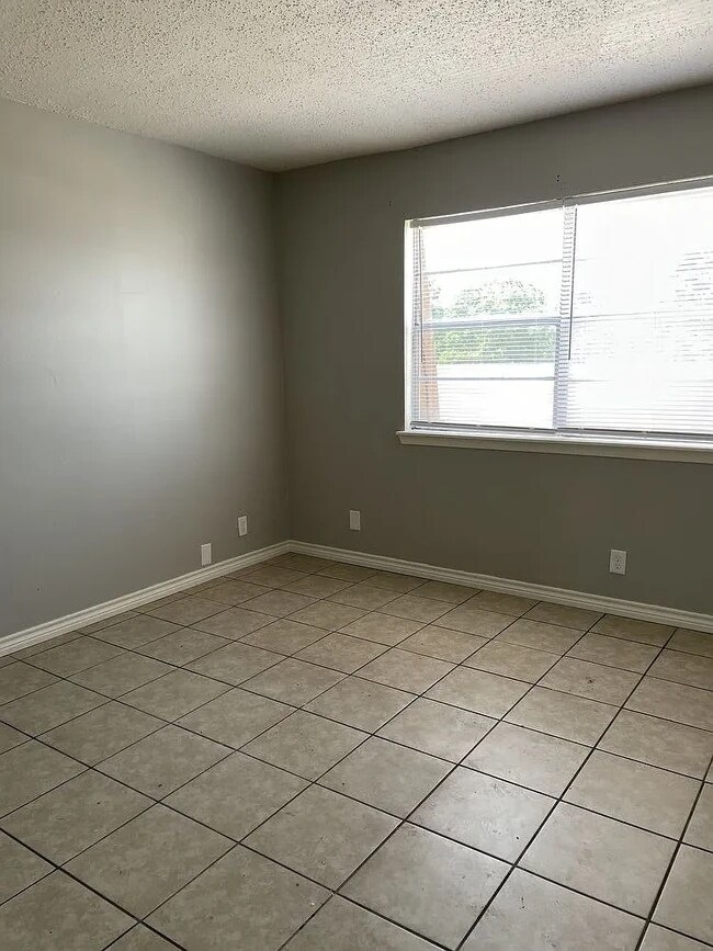 Photo - 881 Ridgewood Dr