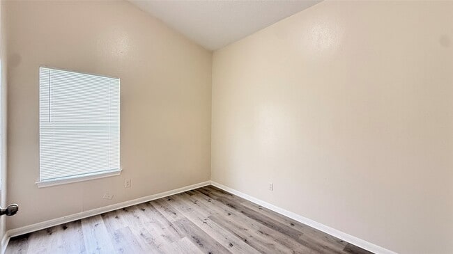 Photo - 15821 Ridgecroft Rd