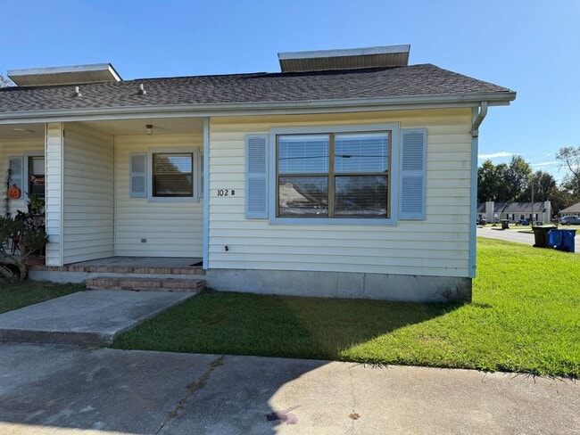 Building Photo - 102 Pete Jones Dr Unit B