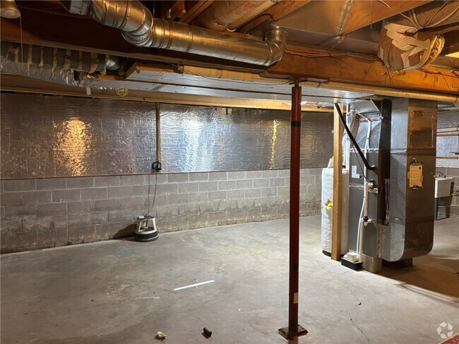 Building Photo - 2251 E Main St Rental