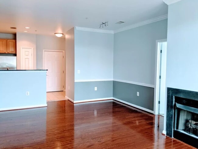Dining Room - 2465 Army Navy Dr Unit 417