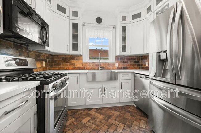 Photo - 600 Blanchard St