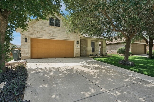 Building Photo - Massive 4 Bedroom, 2.5 Bathroom home in Blanco Vista - astro turfed front yard