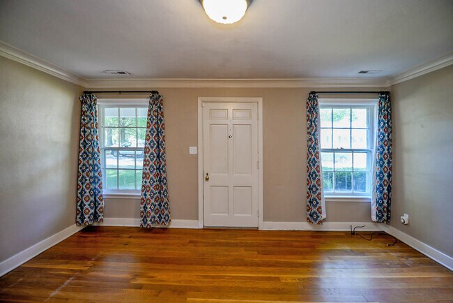 Photo - 3590 Shirlwood Ave