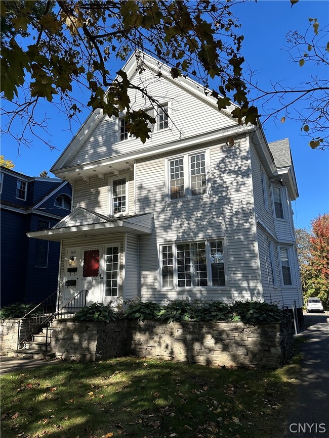 Photo - 1801 James St