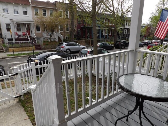 Photo - 1114 Abbey Pl NE
