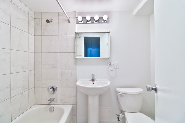 Photo - 2 Bedroom 1.5 Bath Unit 2 Bed / 1.5 Bath