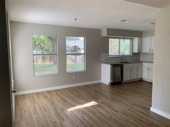 Photo - 1604 Middleway Rd