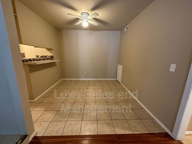 Photo - 6032 NW Expressway Unit A