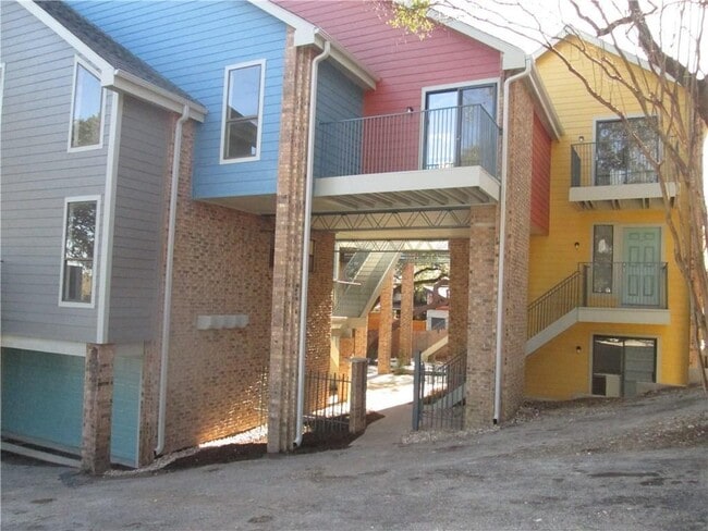 Building Photo - 513 S Park Dr Unit 302