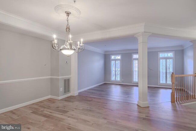 Photo - 4912 Waple Ln