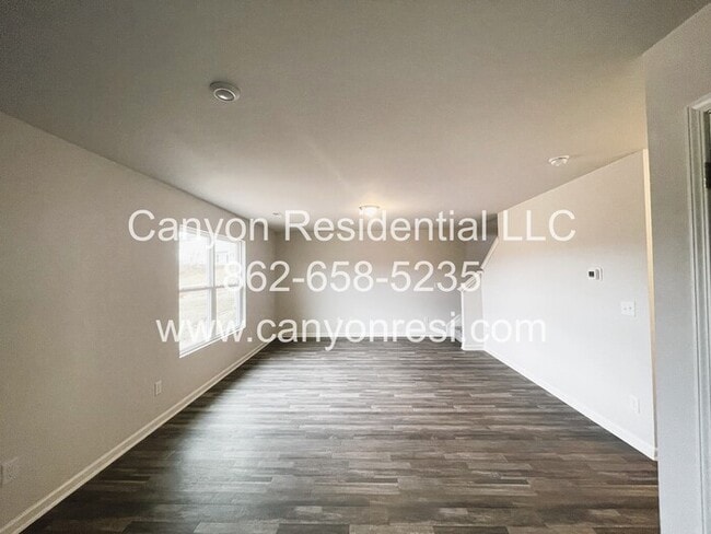 Photo - 706 Quail Ln