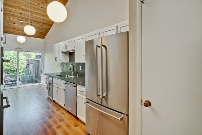 Photo - 3 bedroom 2 bath Townhome - Greenmeadow Neighborhood Palo Alto! $6800