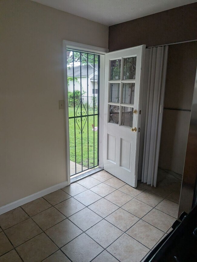 Photo - Charming 4 beds 1 bath in Euclid!