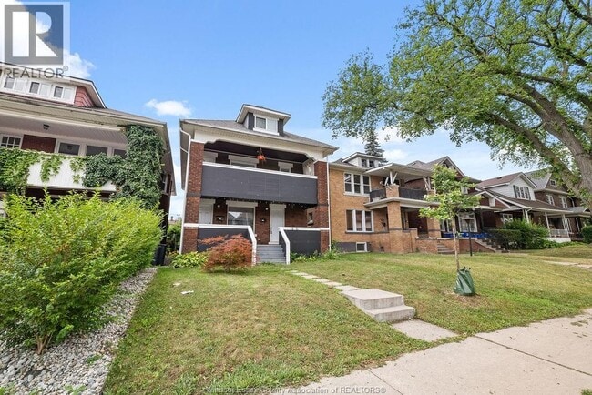 Photo - 541 Moy Ave