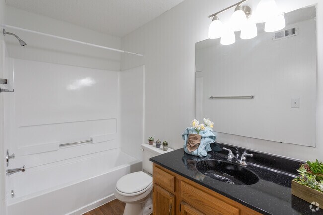 1BR, 1BA - 720 SF