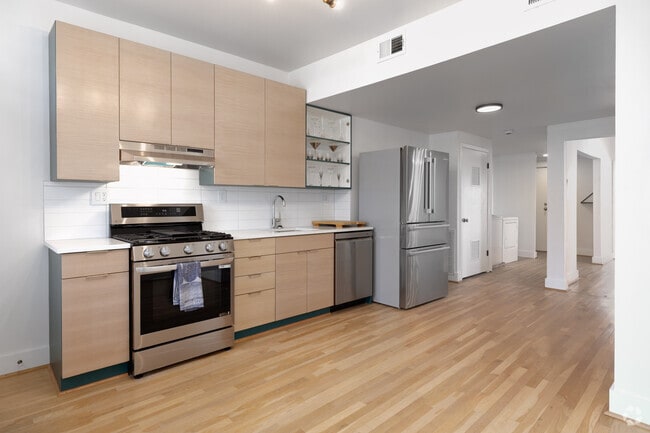 2W 3BR, 1BA - 1,300SF - Kitchen