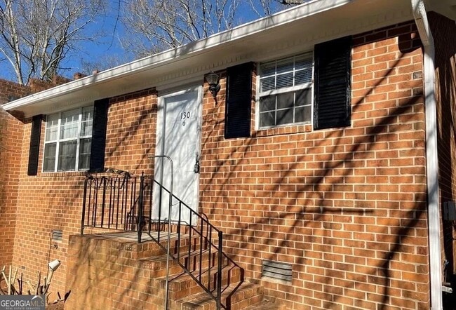 Photo - 130 Oxford Ct