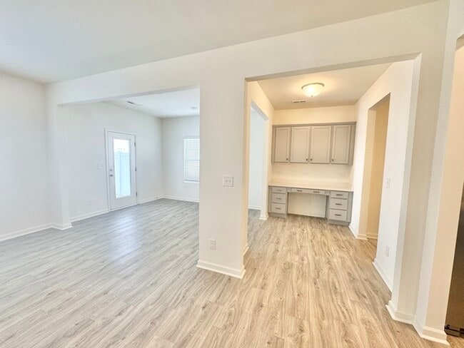 Photo - 3 br paired home with loft, minutes from I-77 I-40