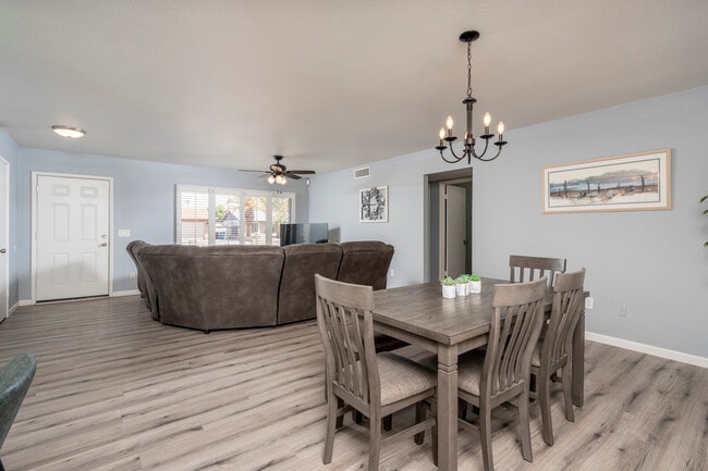 Photo - 951 W La Jolla Dr