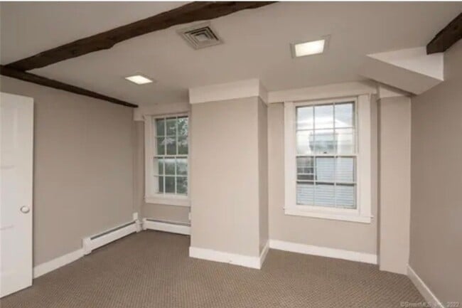 Building Photo - 163 College St