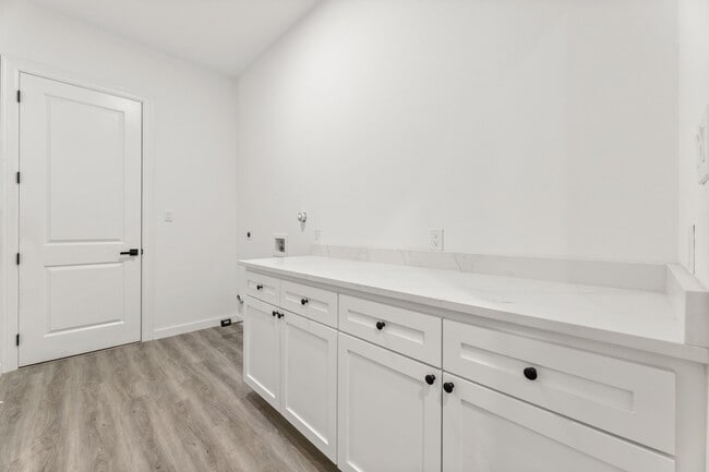 Photo - 256 Capetown Way