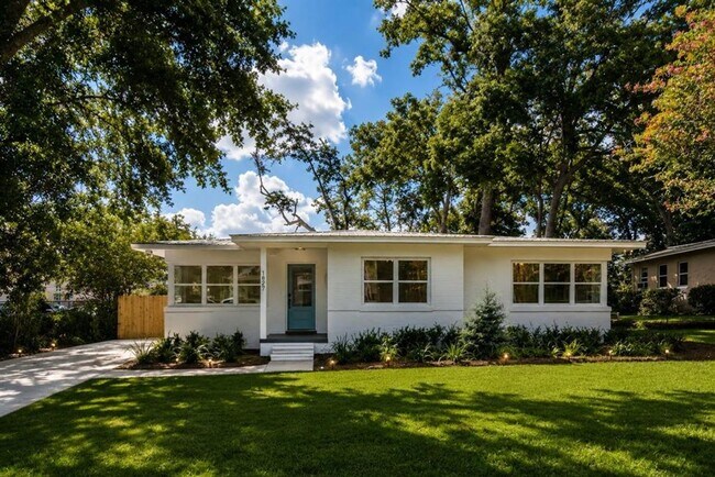 Building Photo - 3 bedroom 2 bath house in Midtown Fully Renovated!!