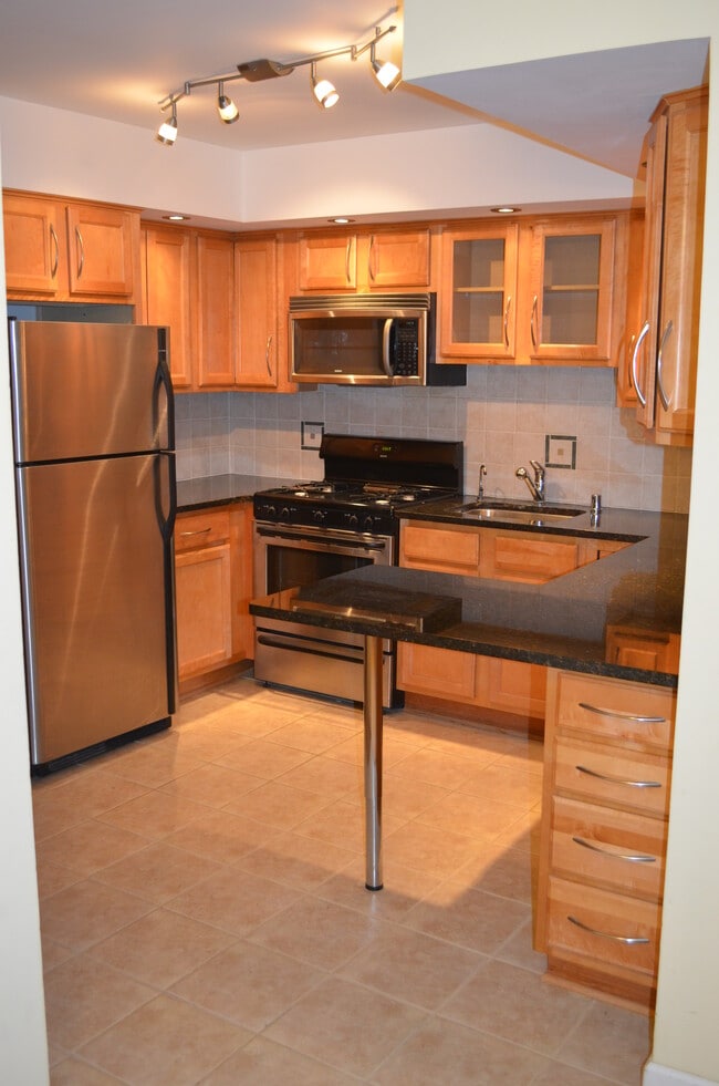 1115 Holiday Ln Unit 15